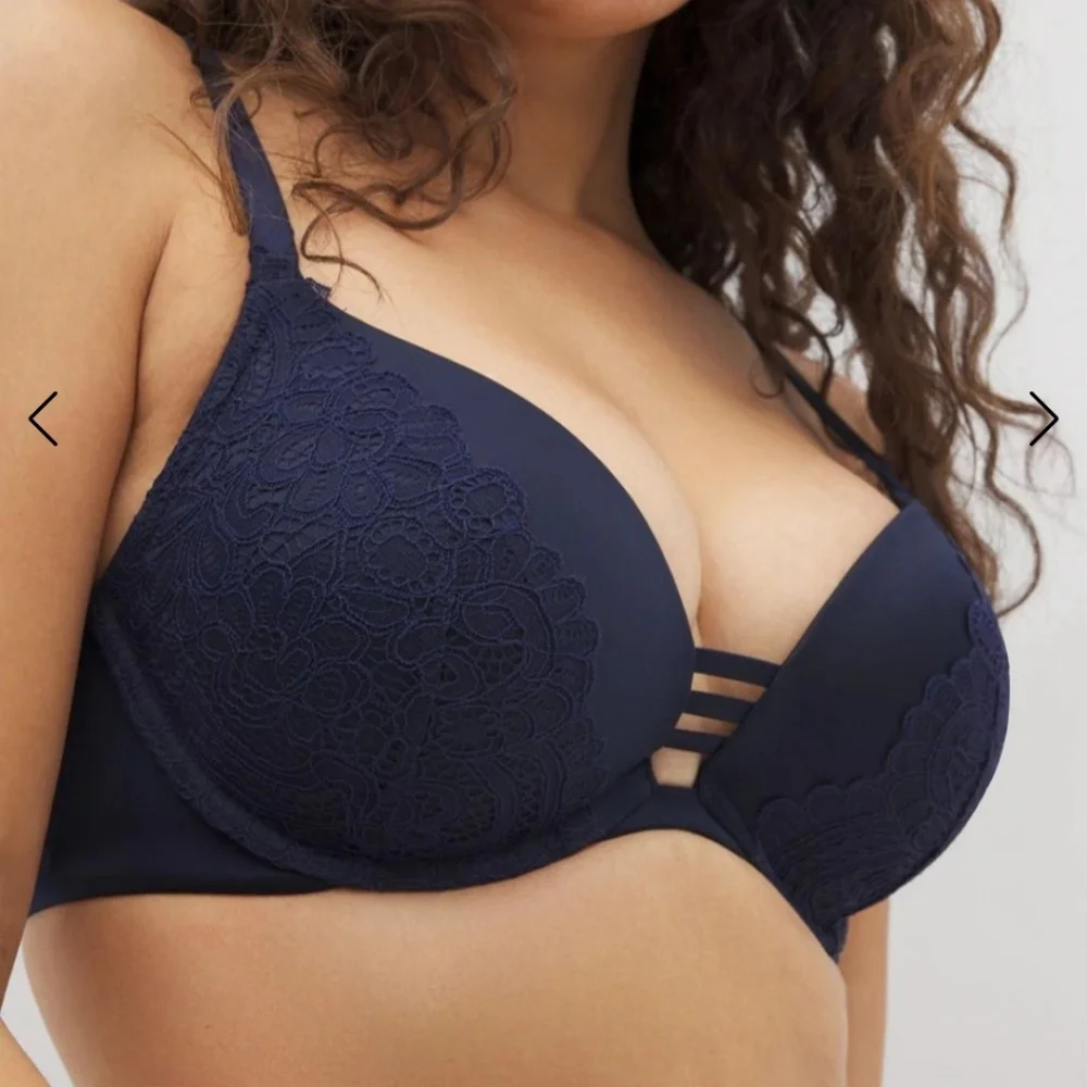 SOMA Elegant Black Lace Pushup Bra Sz 44D‎